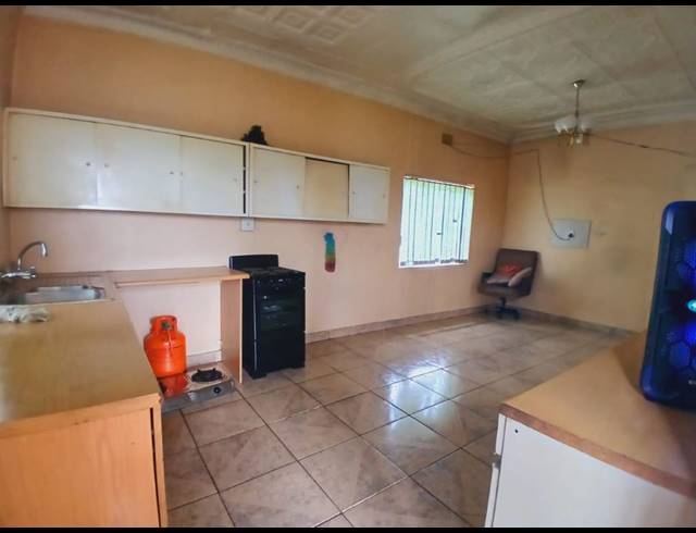 3 BEDROOM HOUSE FOR SALE IN ELSBURG